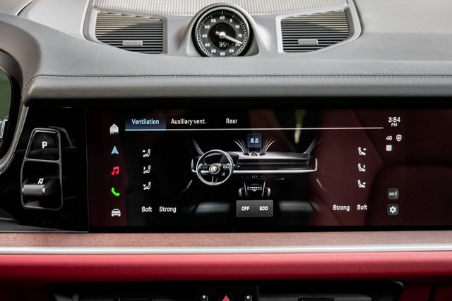 2025 Porsche Cayenne Coupe photo 19