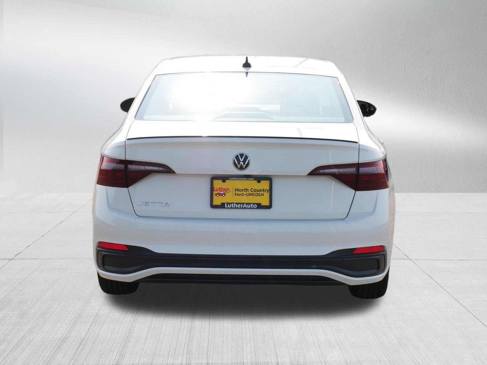 2024 Volkswagen Jetta Sport photo 4