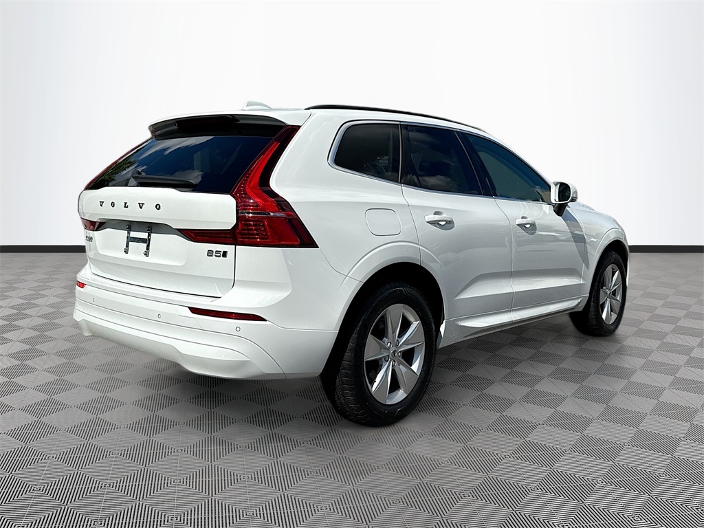 2022 Volvo XC60 B5 Momentum photo 4
