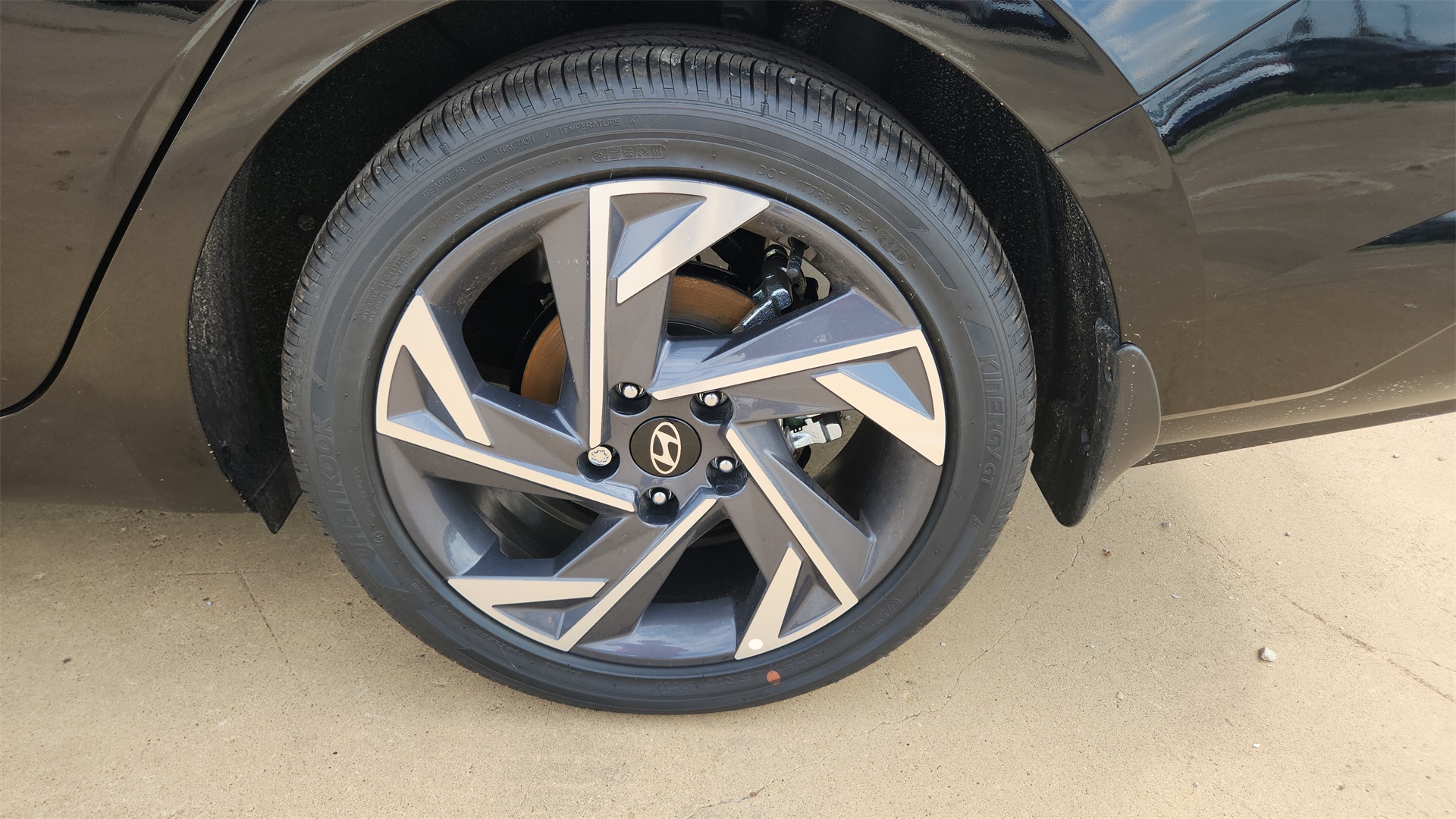 2025 Hyundai Elantra Limited photo 22