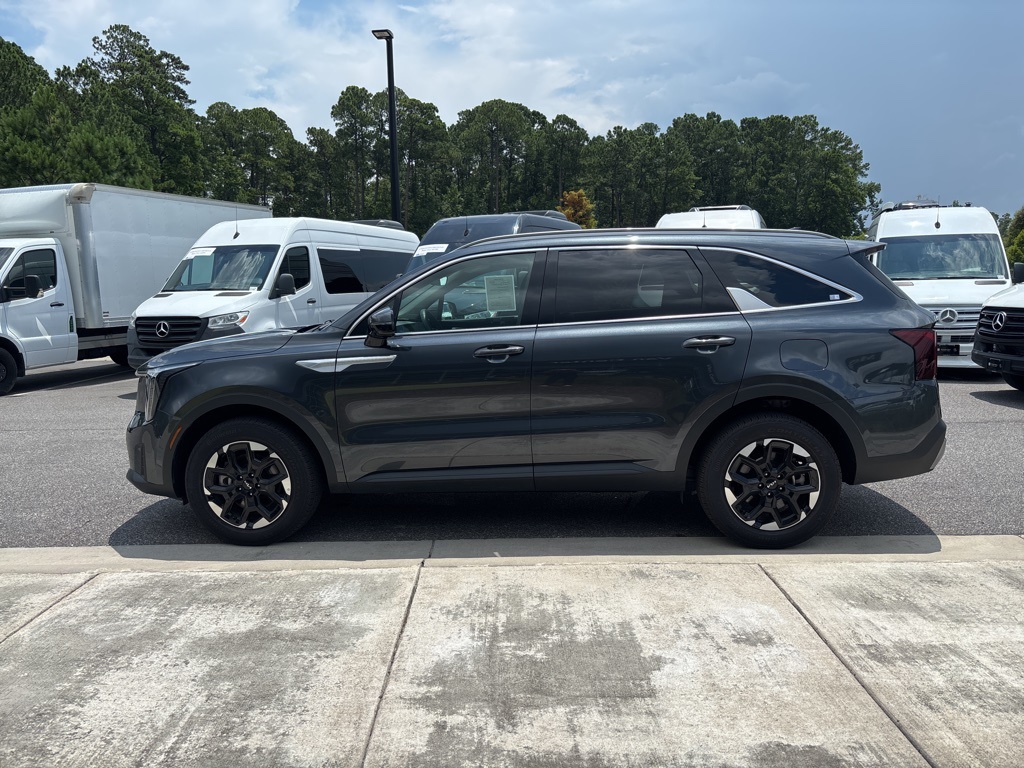 2024 Kia Sorento S photo 3