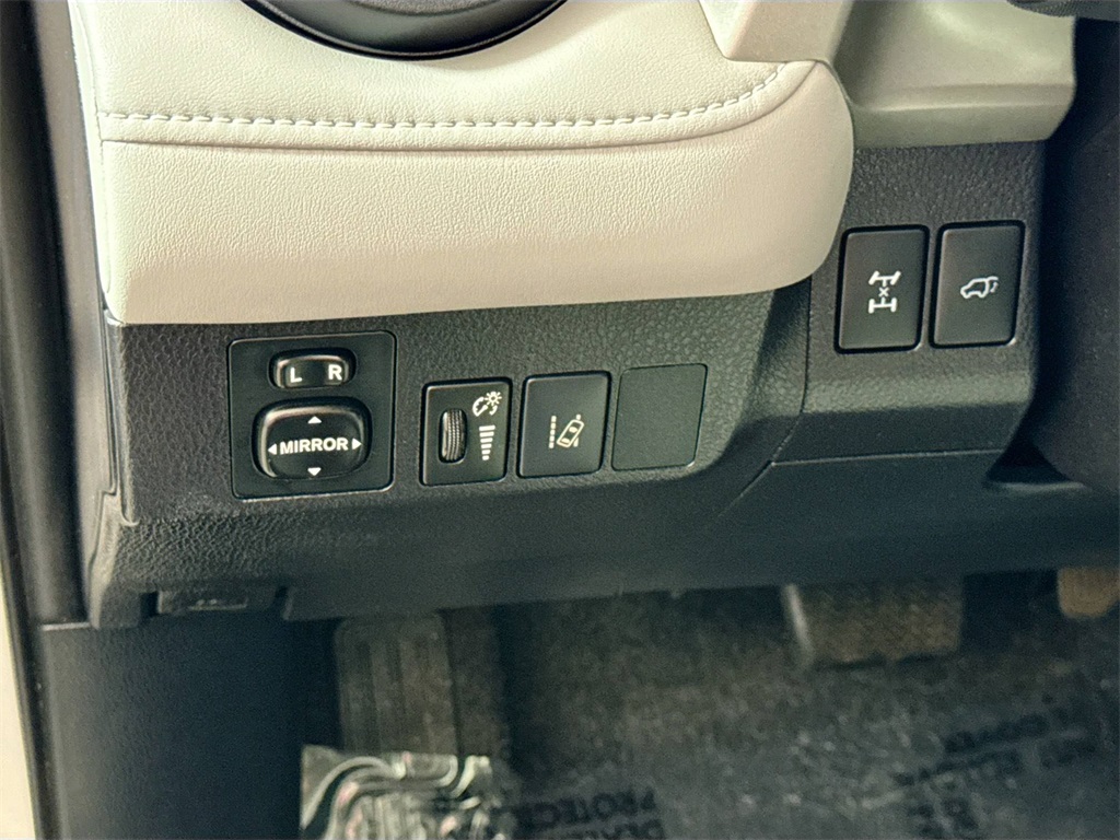 2017 Toyota RAV4 Limited photo 36