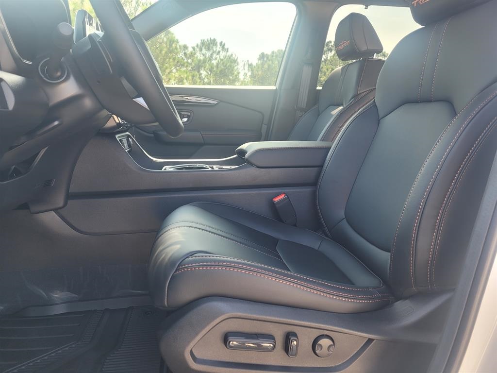 2025 Honda Pilot TrailSport photo 10