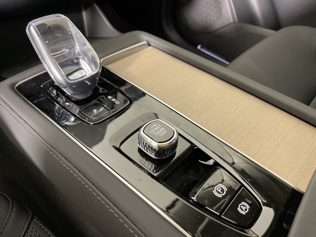 2025 Volvo XC90 T8 AWD Plus photo 29