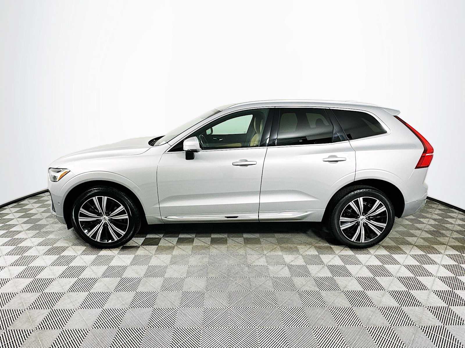 2022 Volvo XC60 Inscription photo 3