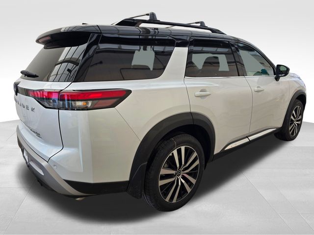 2025 Nissan Pathfinder Platinum photo 4