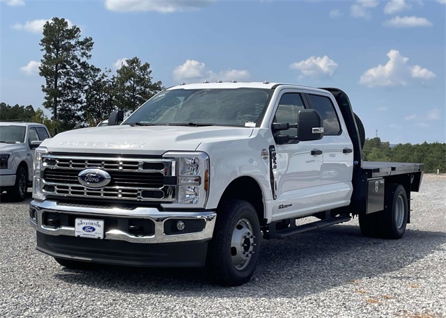 2025 Ford F-350 photo 3