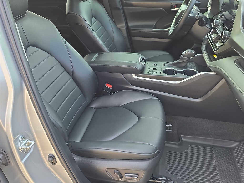 2023 Toyota Highlander XLE photo 37