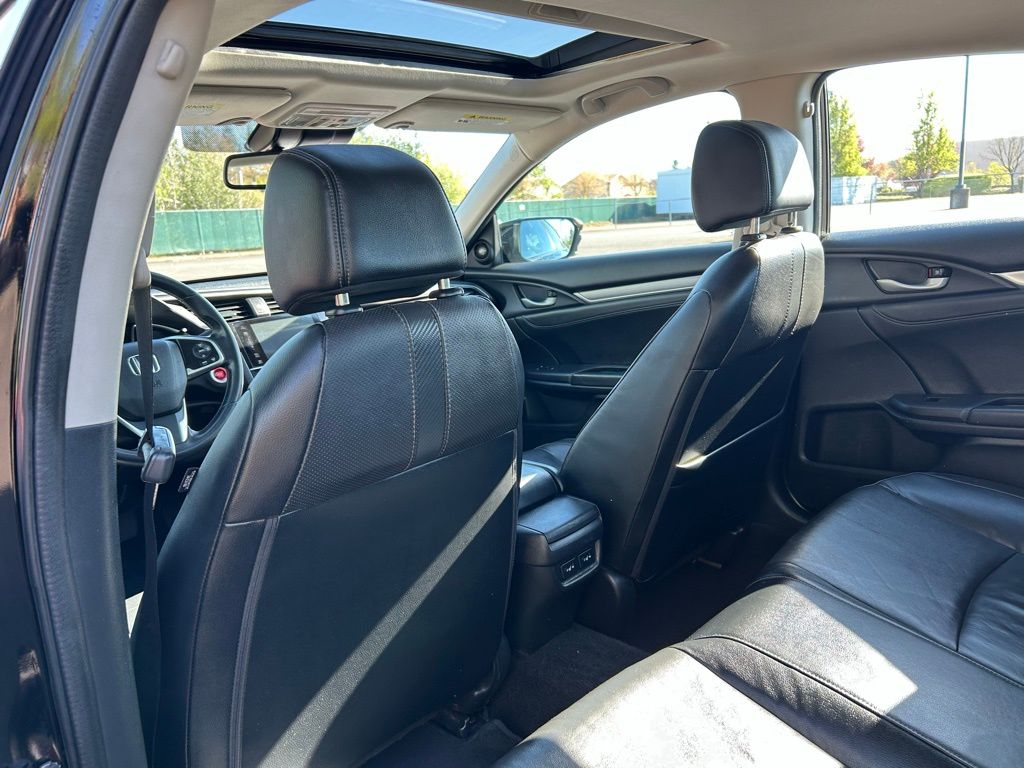 2017 Honda Civic Touring photo 23
