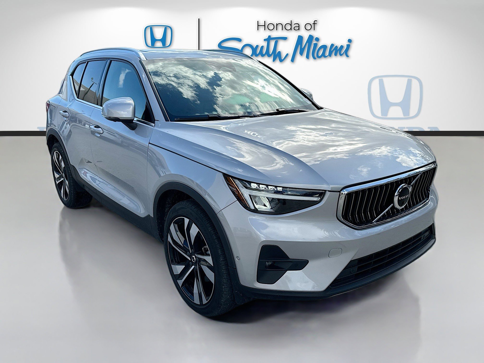 2023 Volvo XC40 Ultimate's photo
