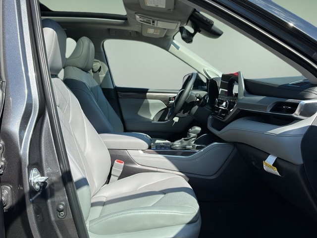 2025 Toyota Highlander Hybrid Platinum photo 14