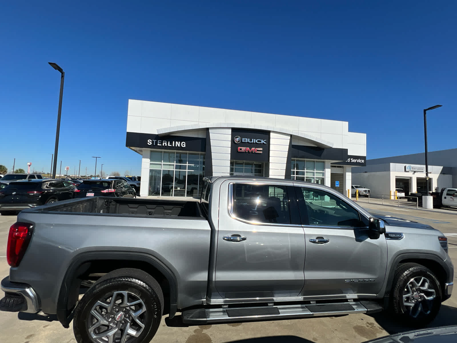 2023 GMC Sierra 1500 SLT's photo