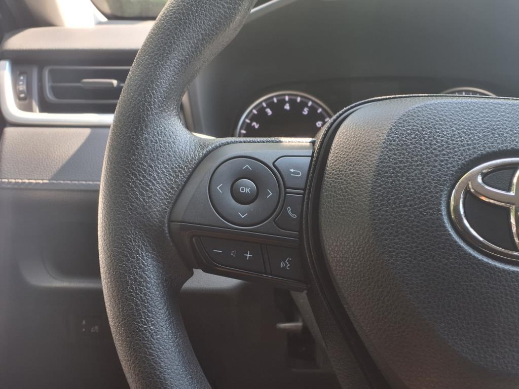 2022 Toyota RAV4 XLE photo 11
