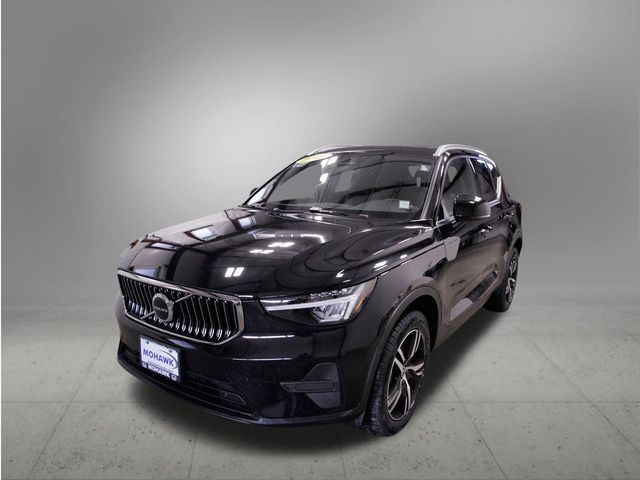 2025 Volvo XC40 Core's photo