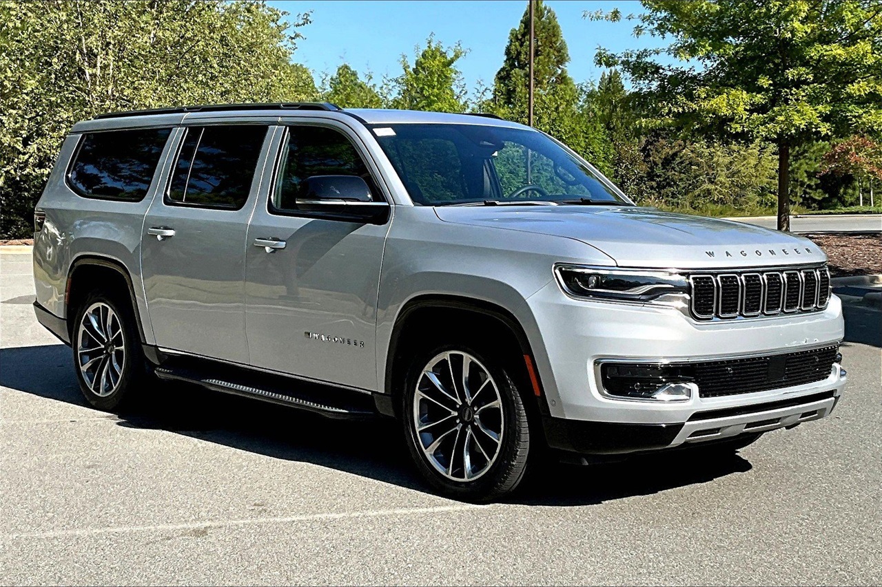 2024 Jeep Wagoneer L Series II photo 2