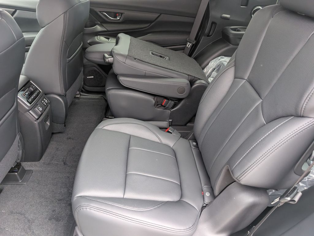 2025 Subaru Ascent Onyx Edition Touring photo 17