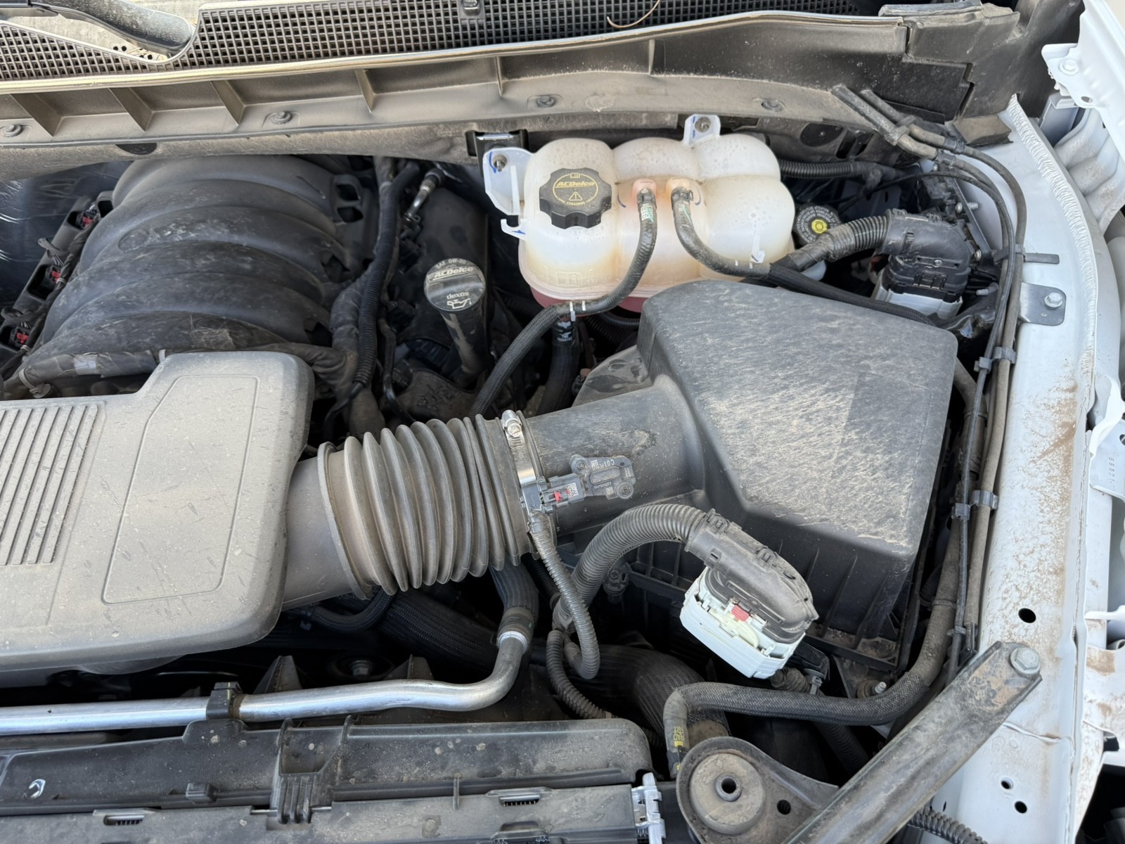 Used 2024 WHITE Chevrolet RST image 18