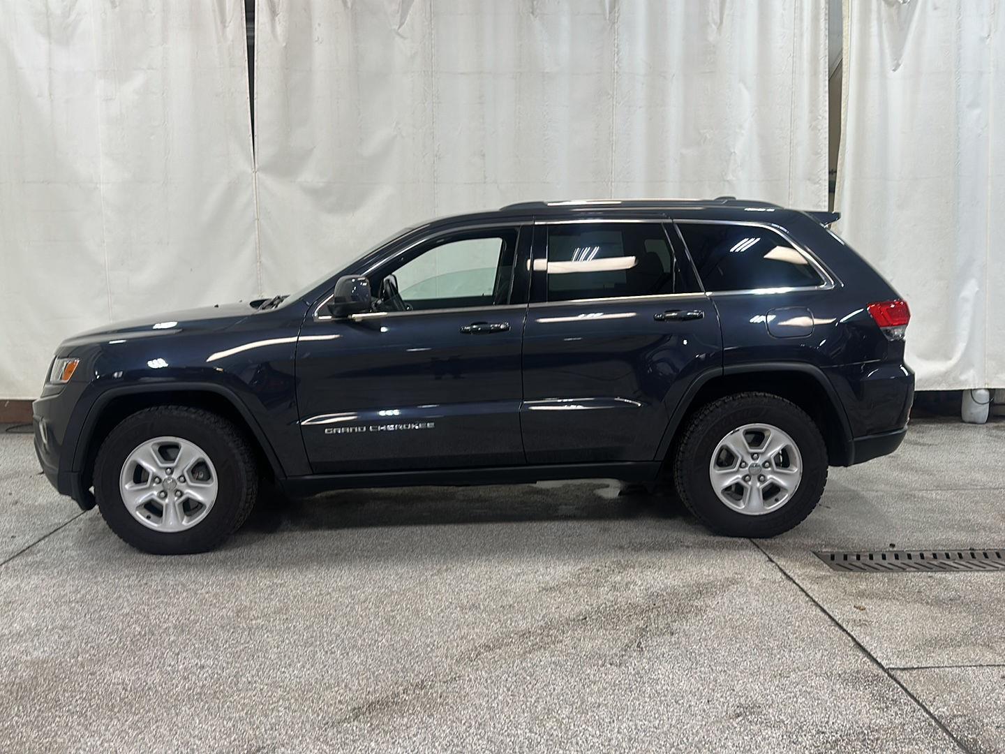 Used 2014 Jeep Grand Cherokee Laredo with VIN 1C4RJFAG2EC133092 for sale in Waconia, Minnesota
