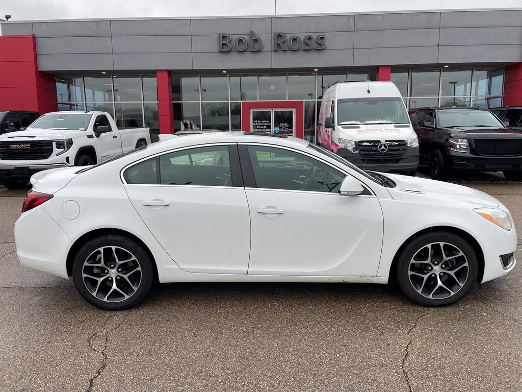 2017 Buick Regal Sport Touring's photo