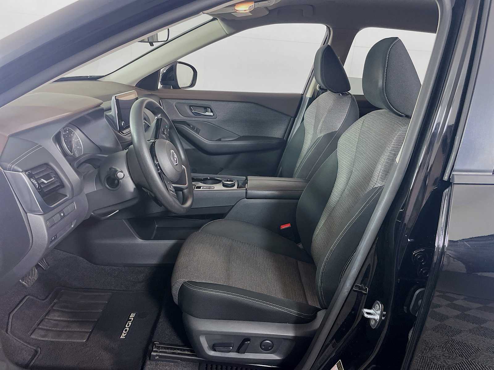 2022 Nissan Rogue SV photo 13