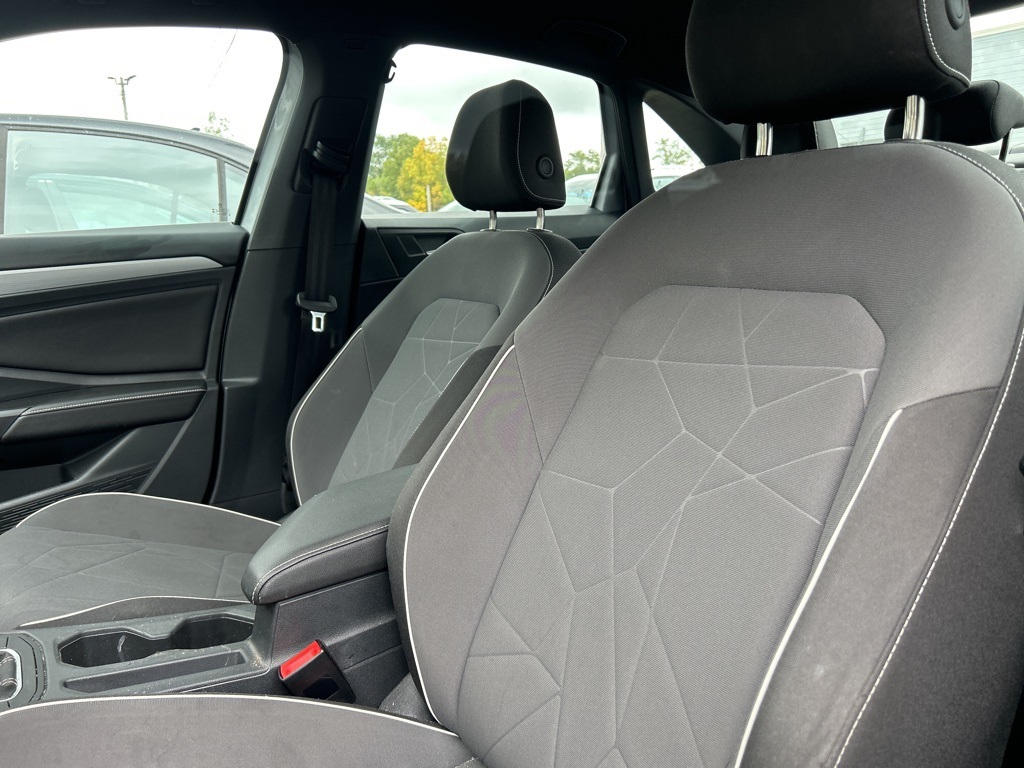 2025 Volkswagen Jetta 1.5T Sport photo 2
