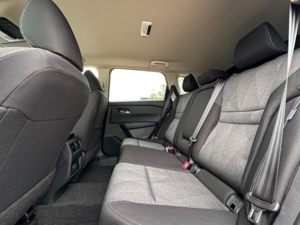 2026 Nissan Rogue SV photo 18