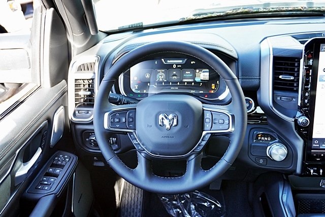 New 2026 Diamond Black Crystal Pearl-Coat Exterior Paint RAM Laramie image 22