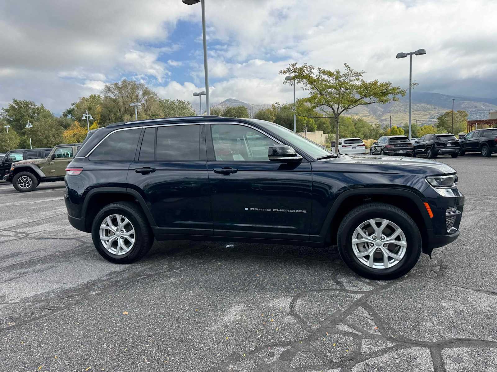 2024 Jeep Grand Cherokee Limited photo 3