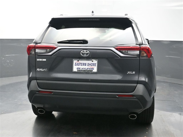 2020 Toyota RAV4 XLE Premium photo 3