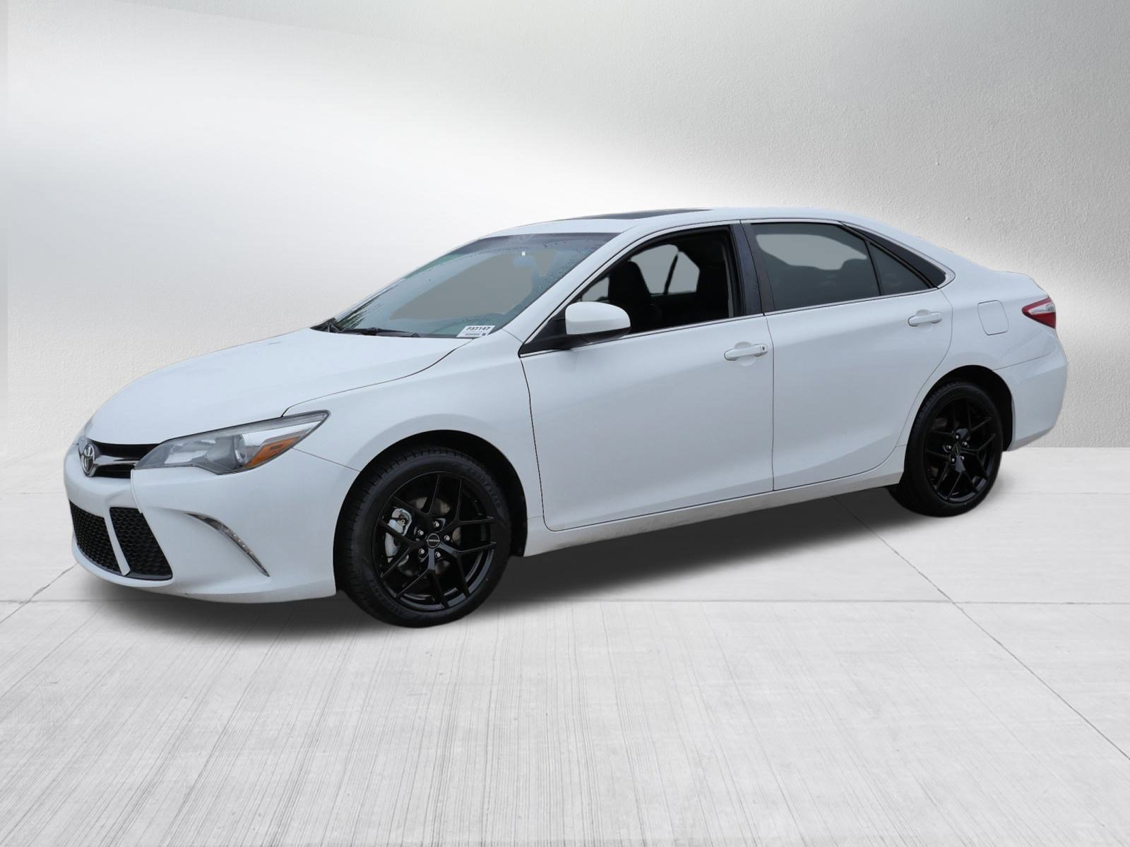 2017 Toyota Camry XSE photo 3
