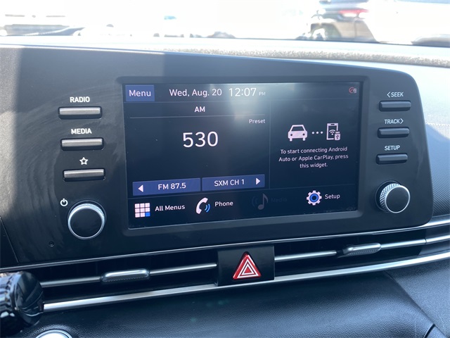 2022 Hyundai Elantra SEL photo 25