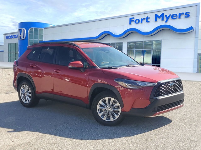 2023 Toyota Corolla Cross LE's photo