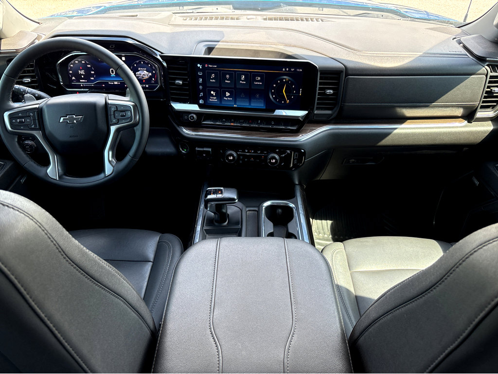 2023 Chevrolet Silverado 1500 RST photo 3