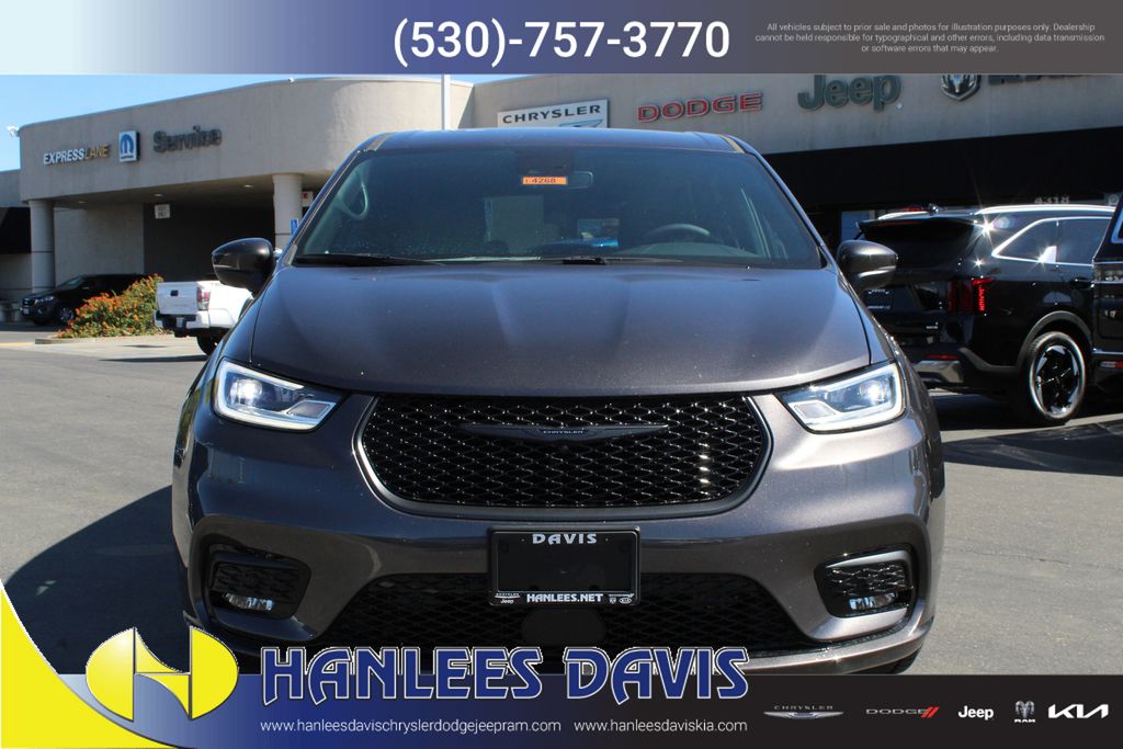 2023 Chrysler Pacifica Hybrid Touring L photo 3