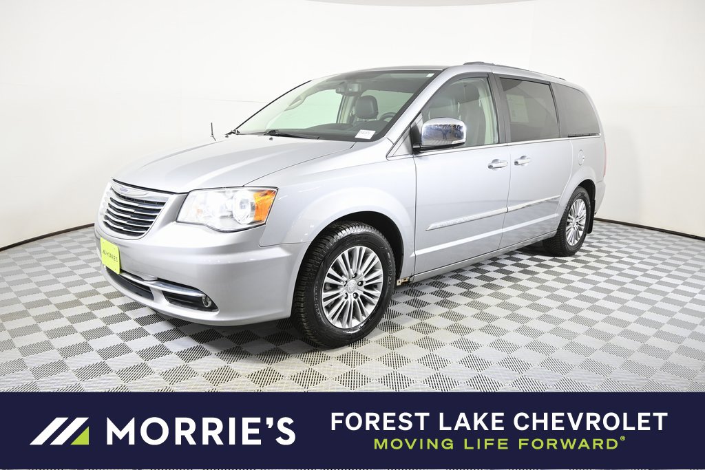 2014 Chrysler Town & Country Touring-L's photo