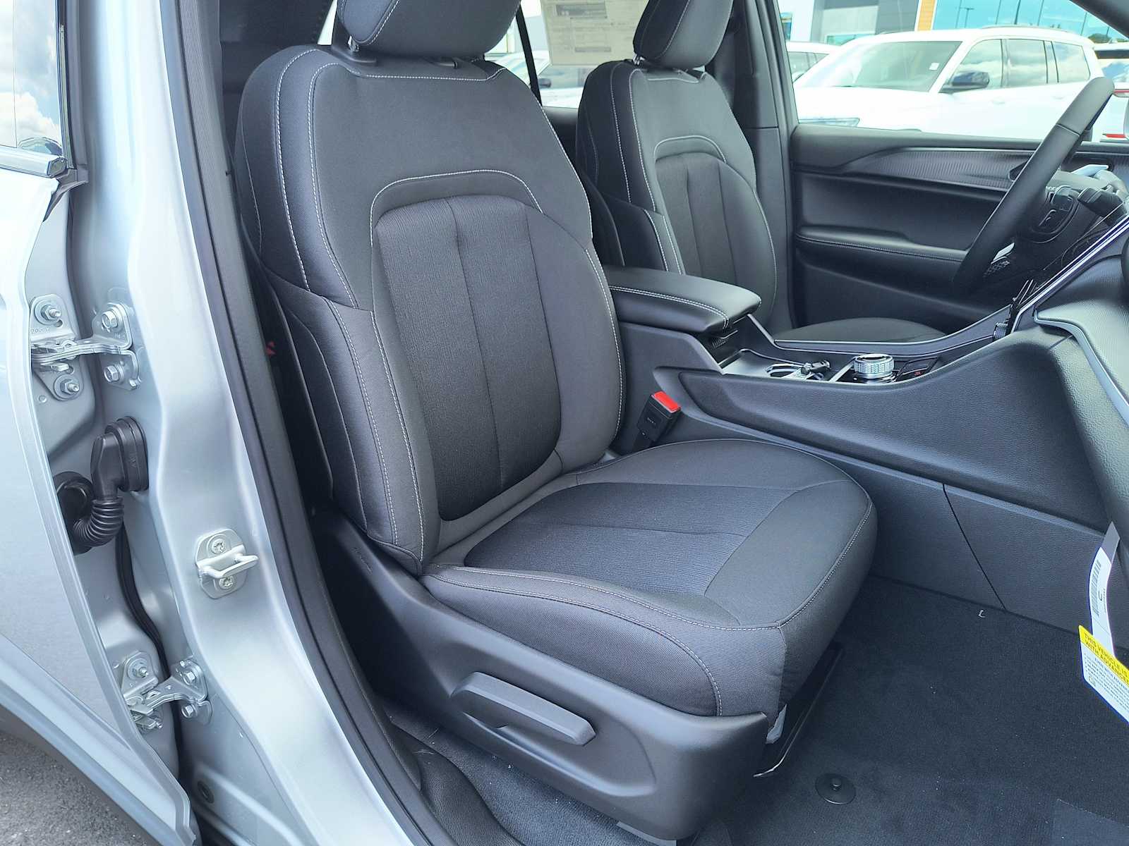 2025 Jeep Grand Cherokee Laredo X photo 11