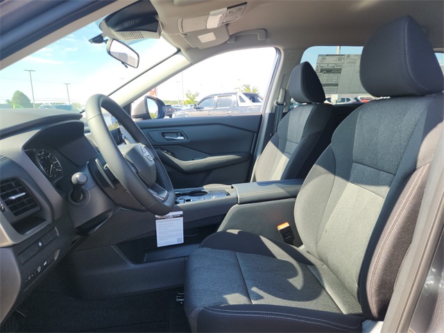 2026 Nissan Rogue SV photo 6