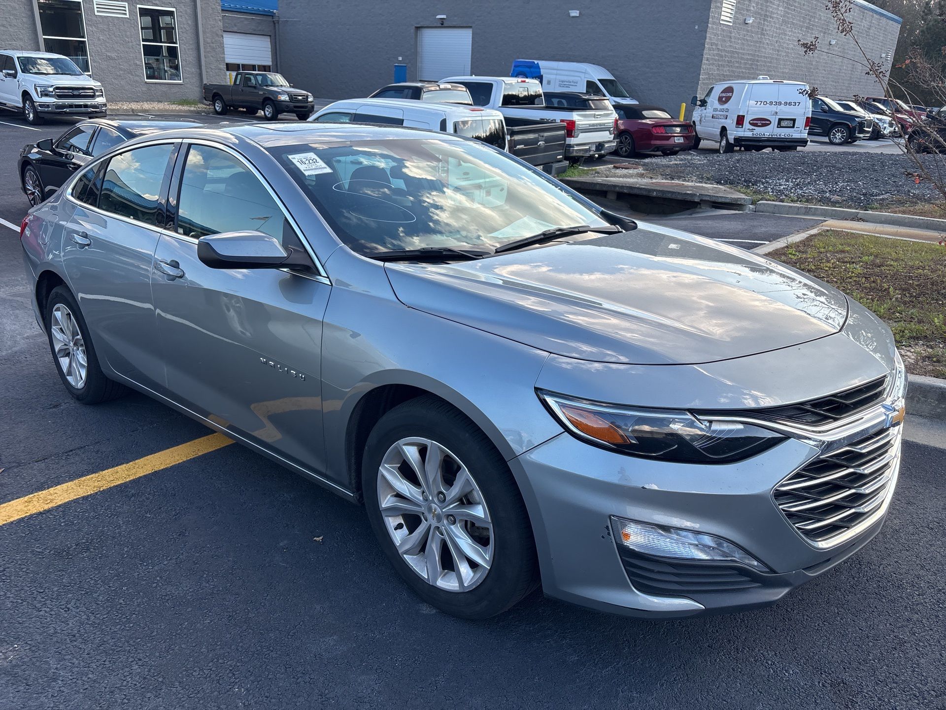 2024 Chevrolet Malibu 1LT photo 2