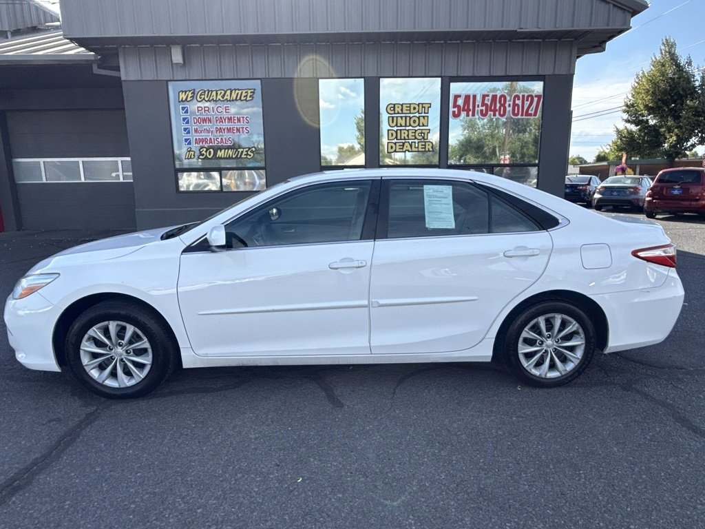 2017 Toyota Camry LE photo 8