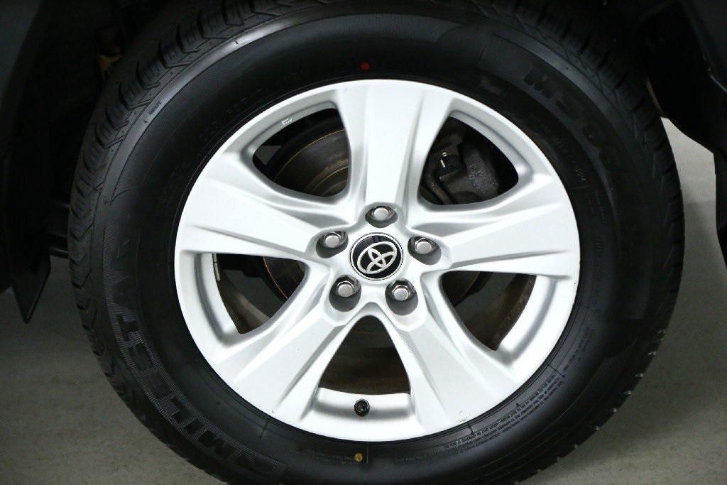 2021 Toyota RAV4 XLE photo 38