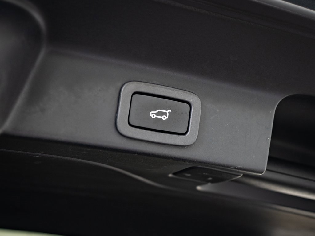 2018 Jaguar F-PACE Premium photo 17