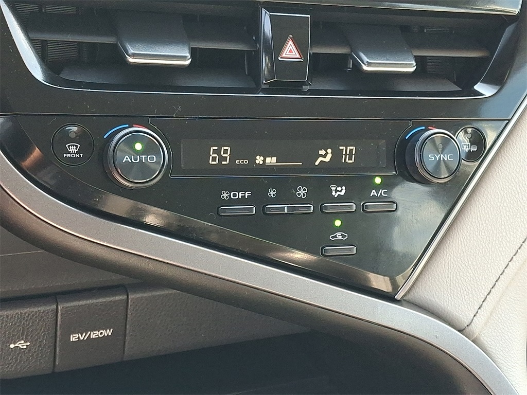2022 Toyota Camry SE photo 15