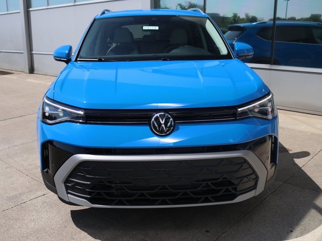 2025 Volkswagen Taos SE photo 2