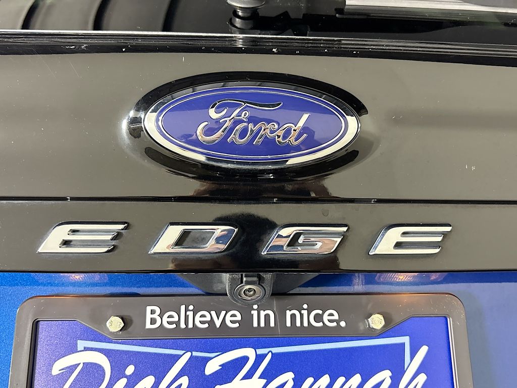 2022 Ford Edge SEL photo 21
