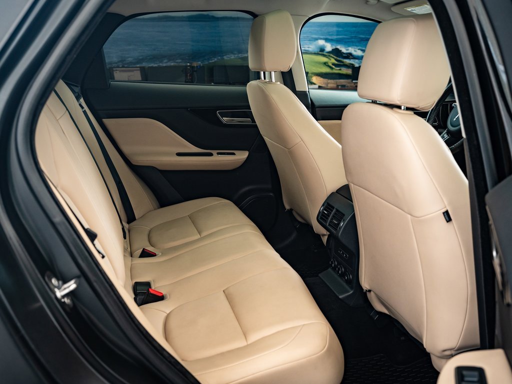 2018 Jaguar F-PACE Premium photo 33