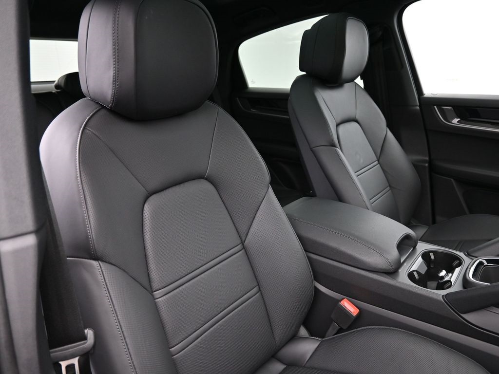2026 Porsche Cayenne Coupe photo 15