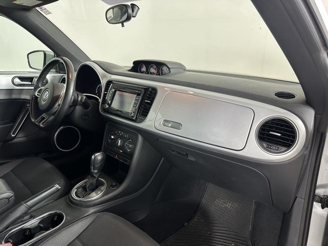 2014 Volkswagen Beetle TDI photo 17