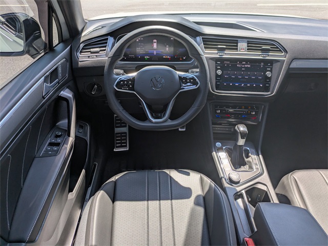 2024 Volkswagen Tiguan SE R-Line Black photo 17