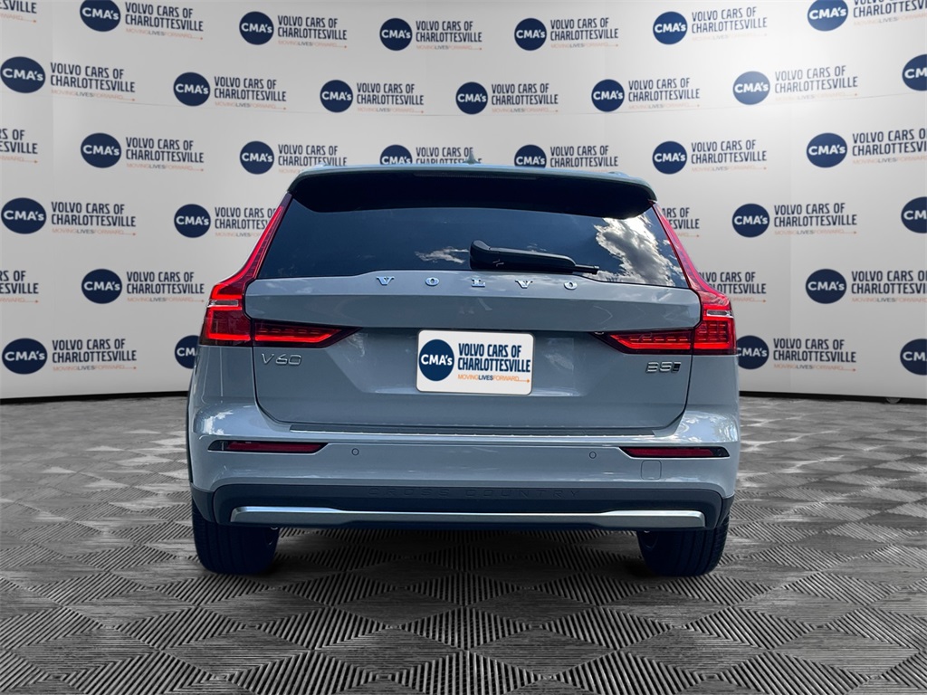 2026 Volvo V60 Cross Country B5 AWD photo 4