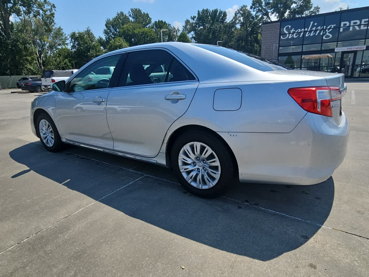 2014 Toyota Camry LE photo 2
